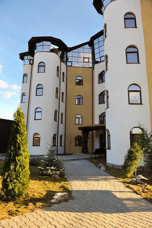 Hôtel Castelul De Vis à Petroşani Extérieur photo