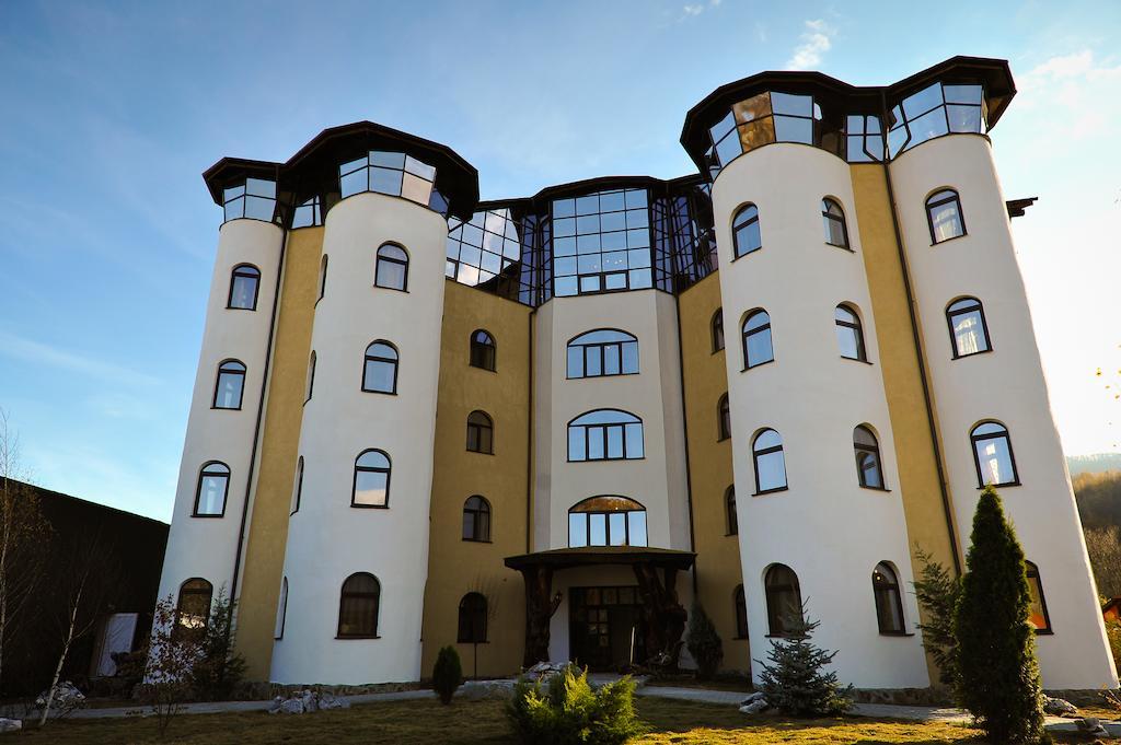 Hôtel Castelul De Vis à Petroşani Extérieur photo